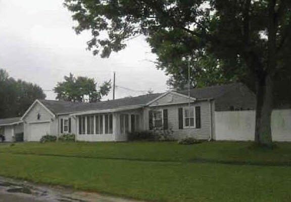 2nd image of 215 Woodlawn Ave