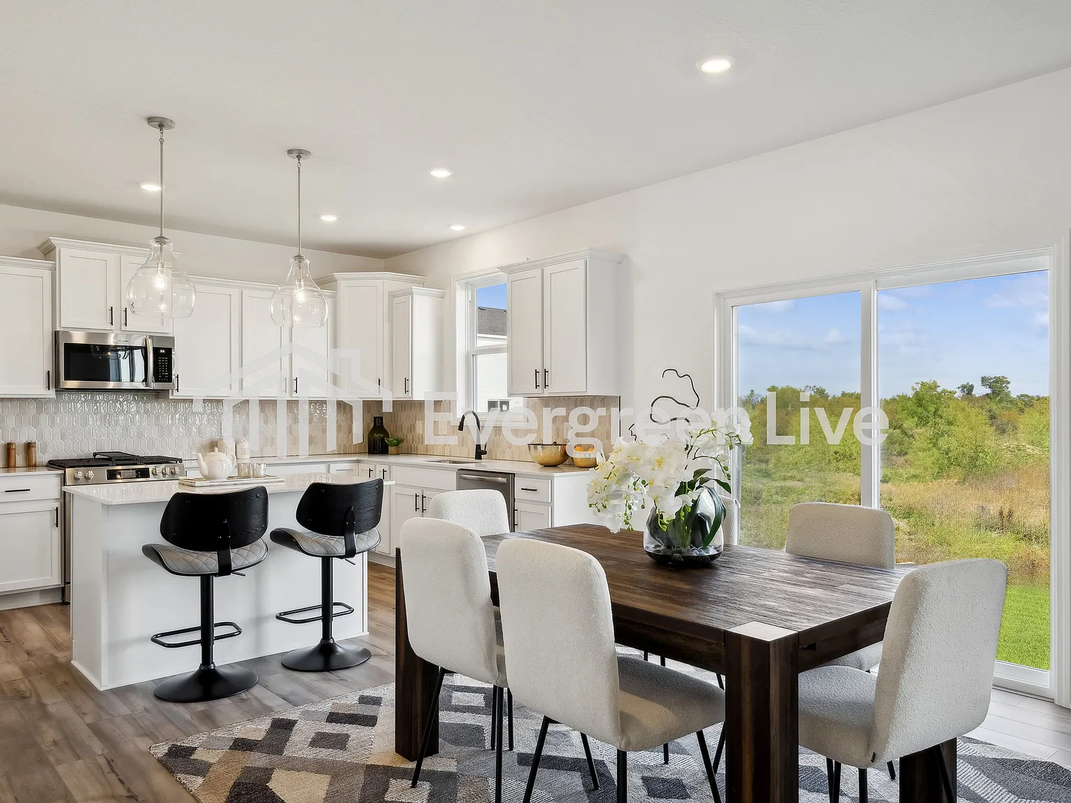 4 bed, 2.5 bath, 2439 sqft, $2,725 — Photo 2