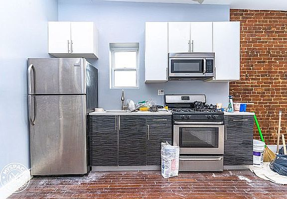 3rd image of 2372 Pacific St #6