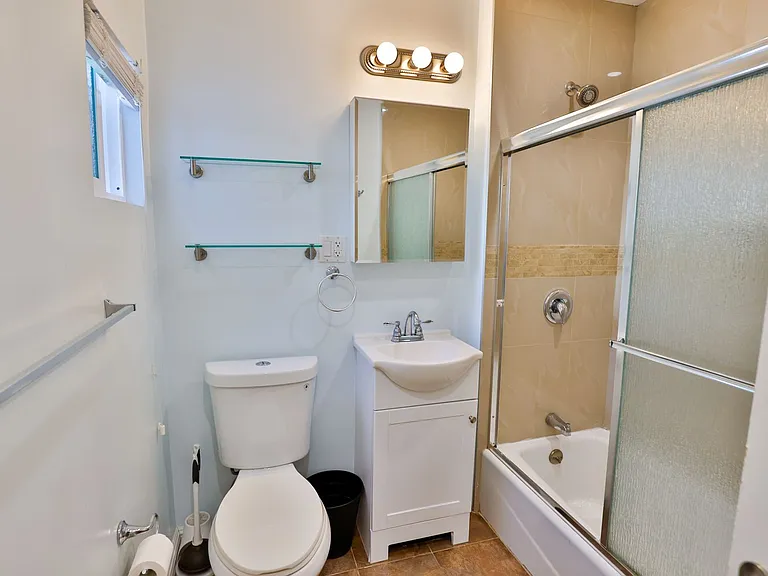 141 N New Hampshire Ave — Photo 10