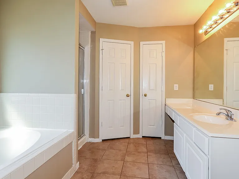10007 Willow Wood Way — Photo 12