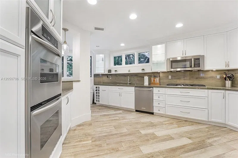 2449 S Bayshore Dr #2449 — Photo 3