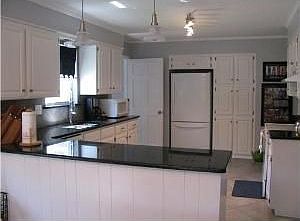 4th image of 403 Mayfair Dr