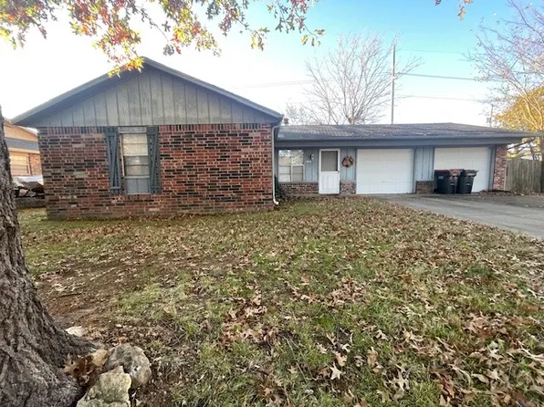 2303 Pin Oak Dr, Springdale, AR 72762