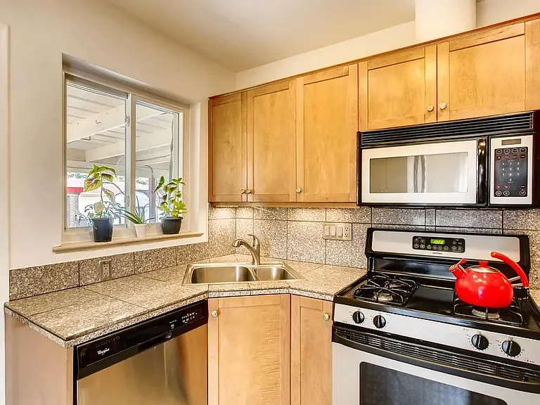 3010 N Leyden St — Photo 13