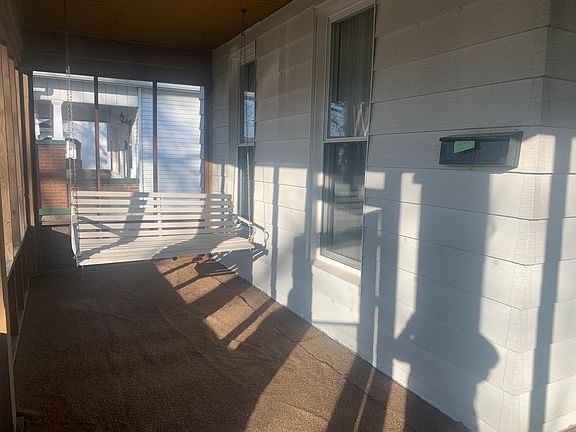 Screened in front porch 