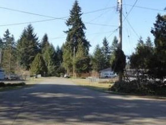 Exterior Neighborhood (street photo)