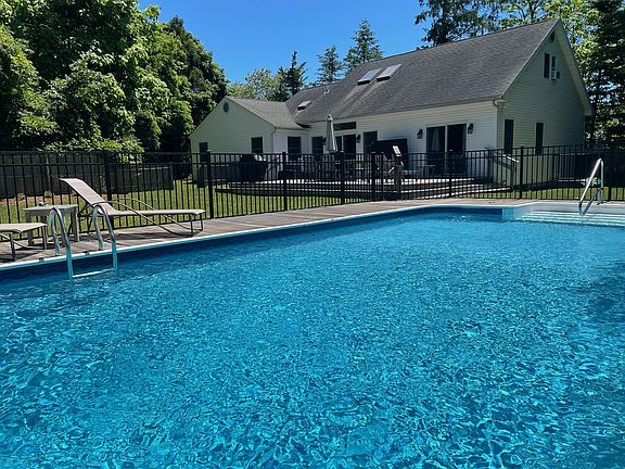 2nd image of 35 Maple St
