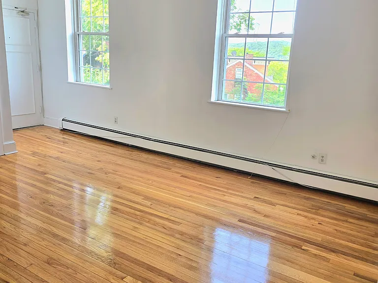 4 Grand St — Photo 3