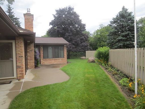 2nd image of 1160 Black Oaks Ln N