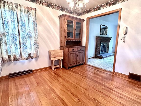 5th image of 204 Oak Dr