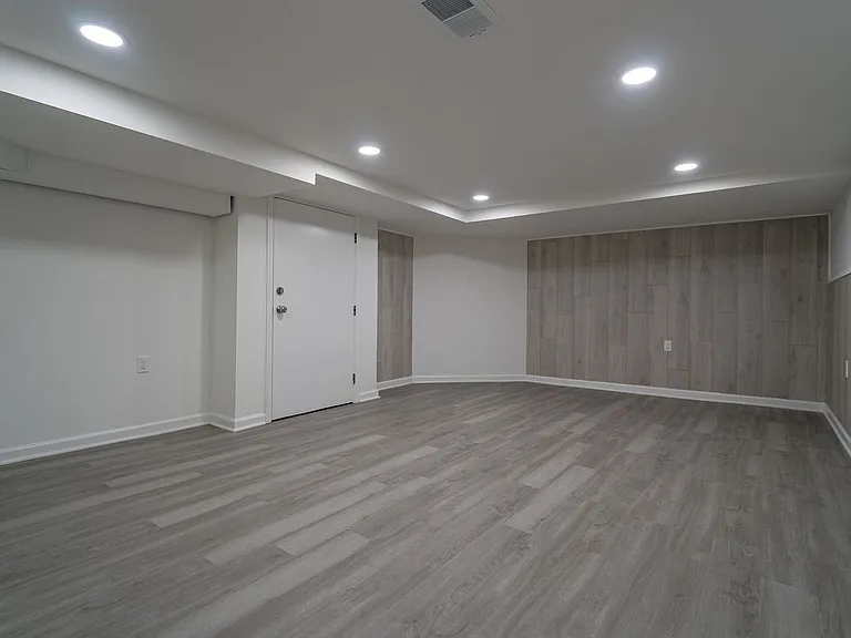 2410 Wharton St — Photo 15