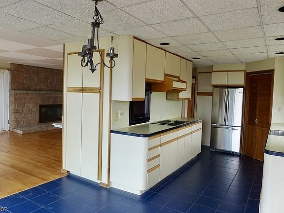 4th image of 130 Glover St