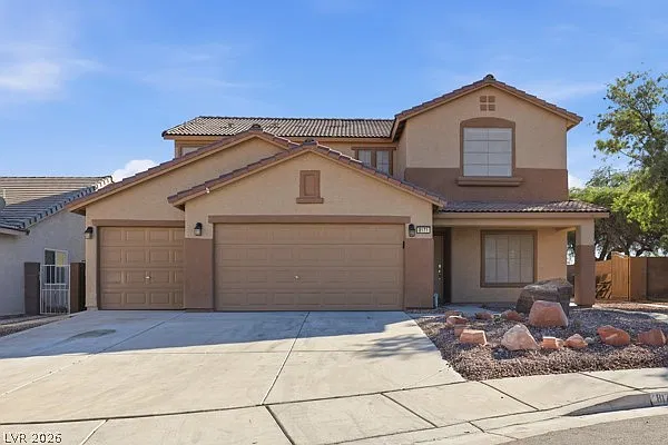 4 bed, 3.0 bath, 2598 sqft, $2,600 — Photo 2