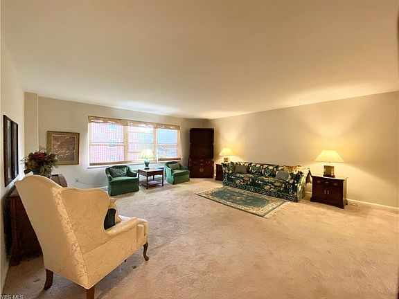 5th image of 13800 Shaker Blvd APT 306