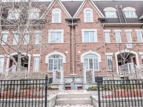 605 Shoreline Dr #9, Mississauga, ON L5B 4K3