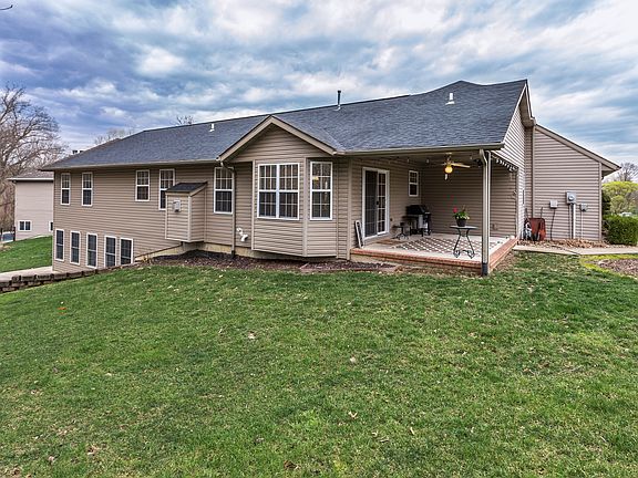 4th image of 70 Oak Leaf Dr