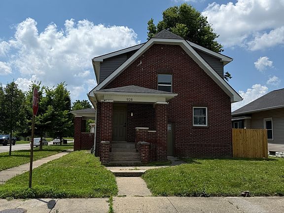 3rd image of 1724 Woodlawn Ave