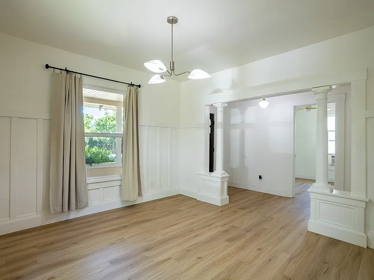 1012 Broadway St — Photo 3