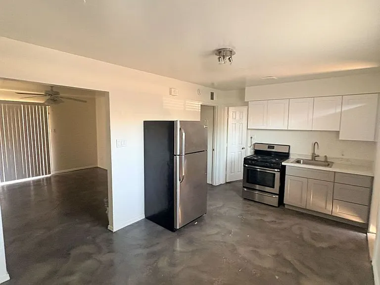 3427 N 12th Pl — Photo 4