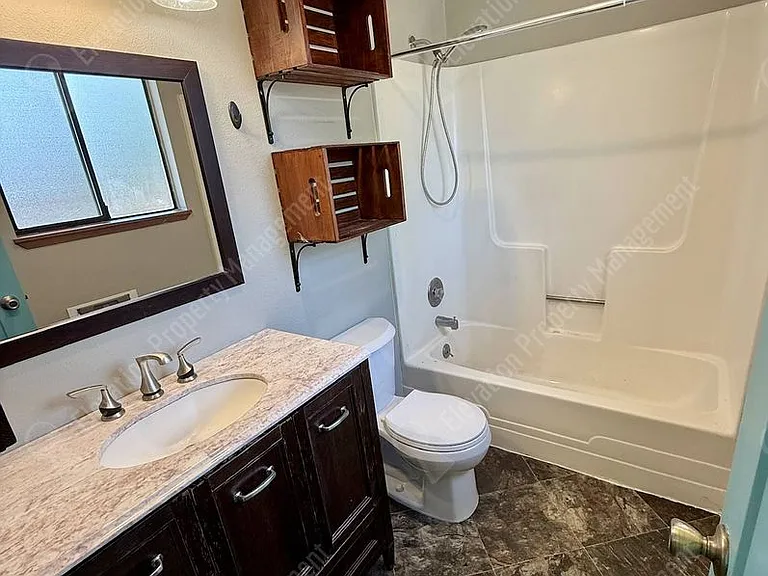 2136 NE Wells Acres Rd — Photo 8