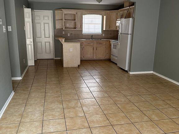4th image of 3617 W Zelma St APT 2