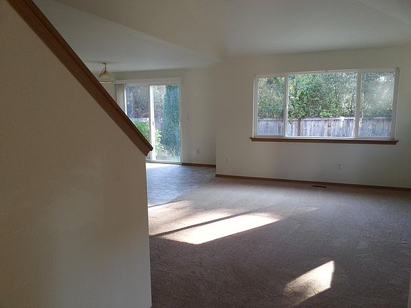 2nd image of 9425 Fagan Ct NE