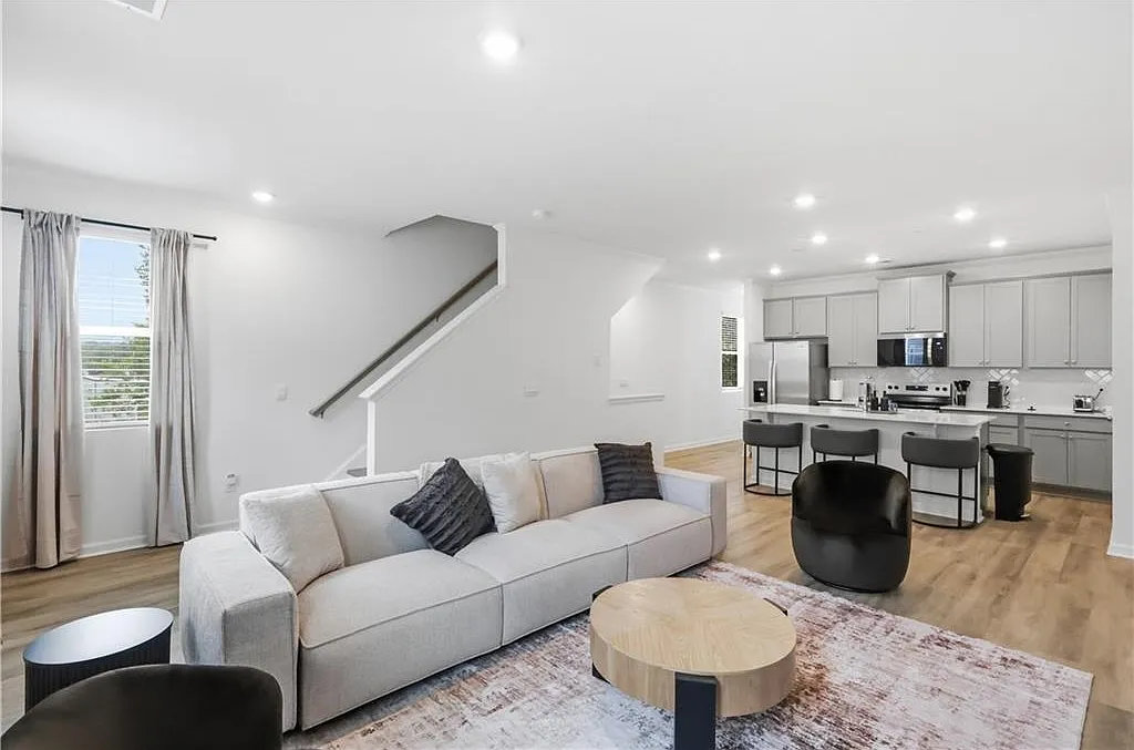 3 bed, 3.5 bath, $4,500 — Photo 3
