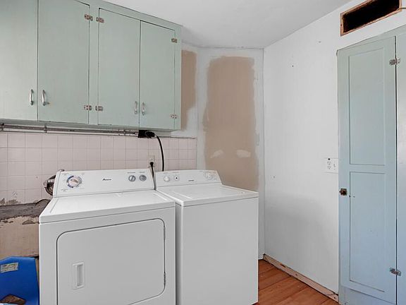 4th image of 3689 Bishop Way