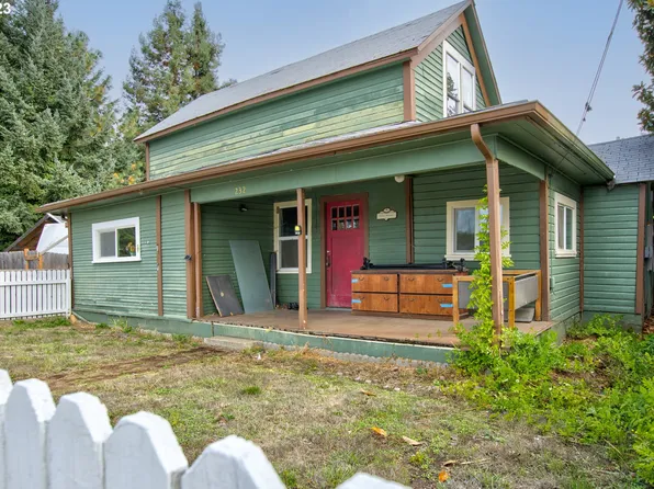 232 NE 3rd St, Oakland, OR 97462