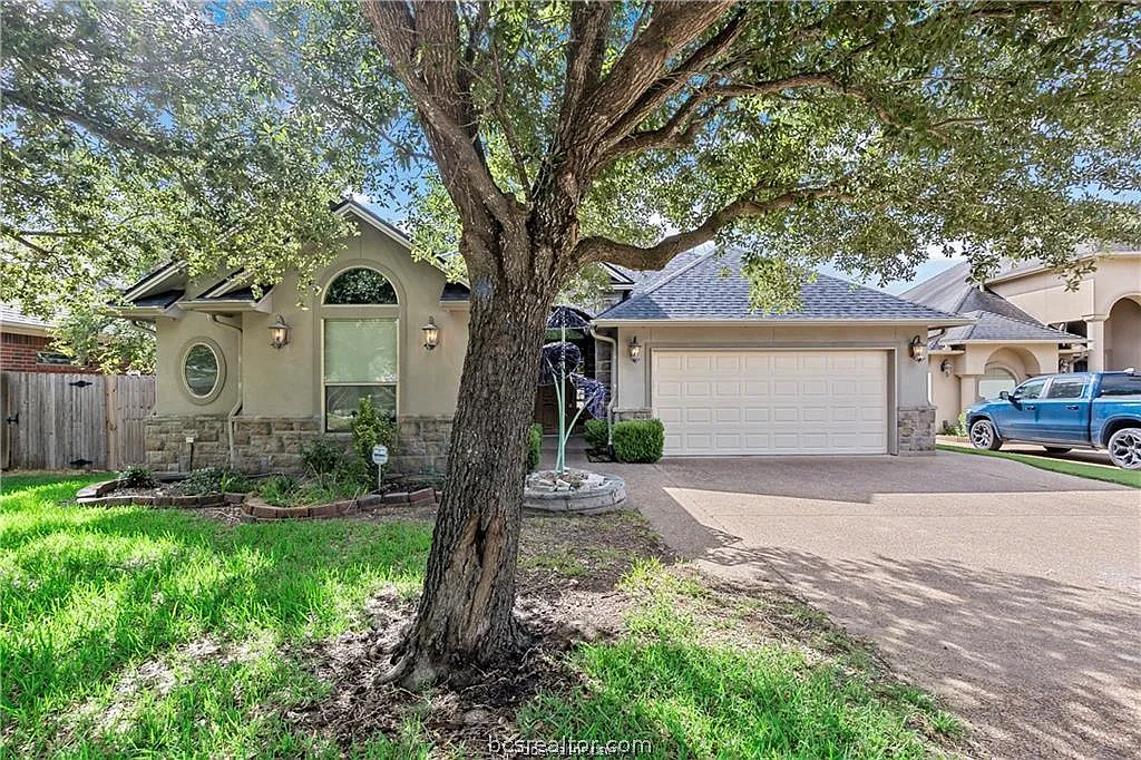 4 bed, 2378 sqft, $2,800 — Photo 1