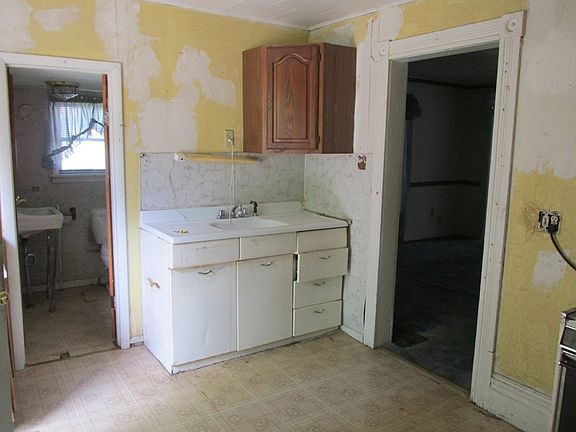 3rd image of 917 5th Ave