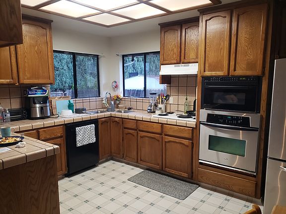 3rd image of 1910 Cerra Vista Dr