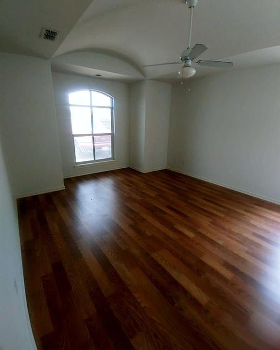 2nd image of 1605 Valencia Ave
