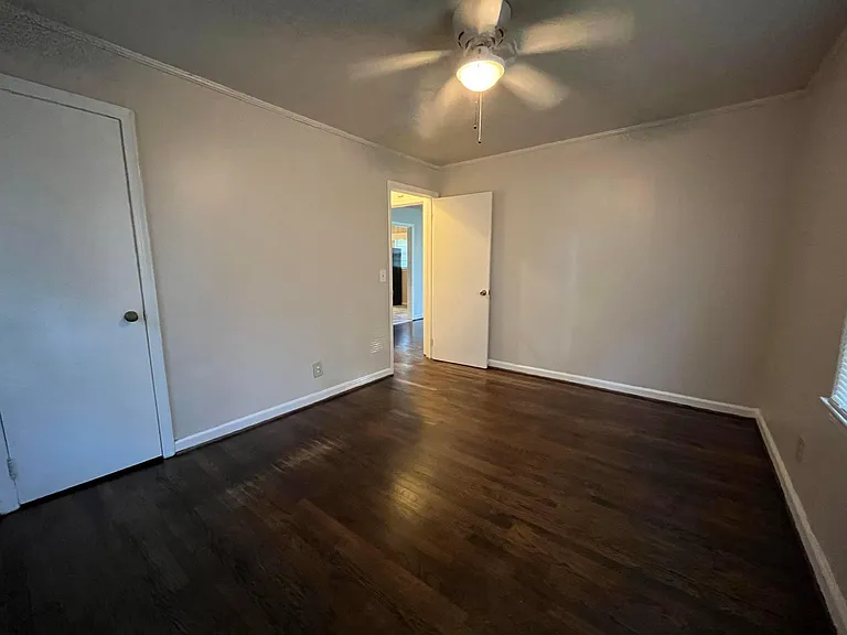 128 Baker St — Photo 21