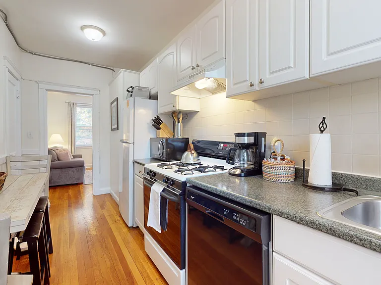191 Kent St #3 — Photo 7
