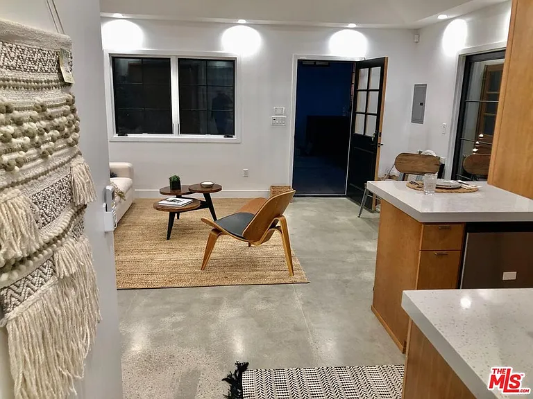 4217 Irvine Ave — Photo 31