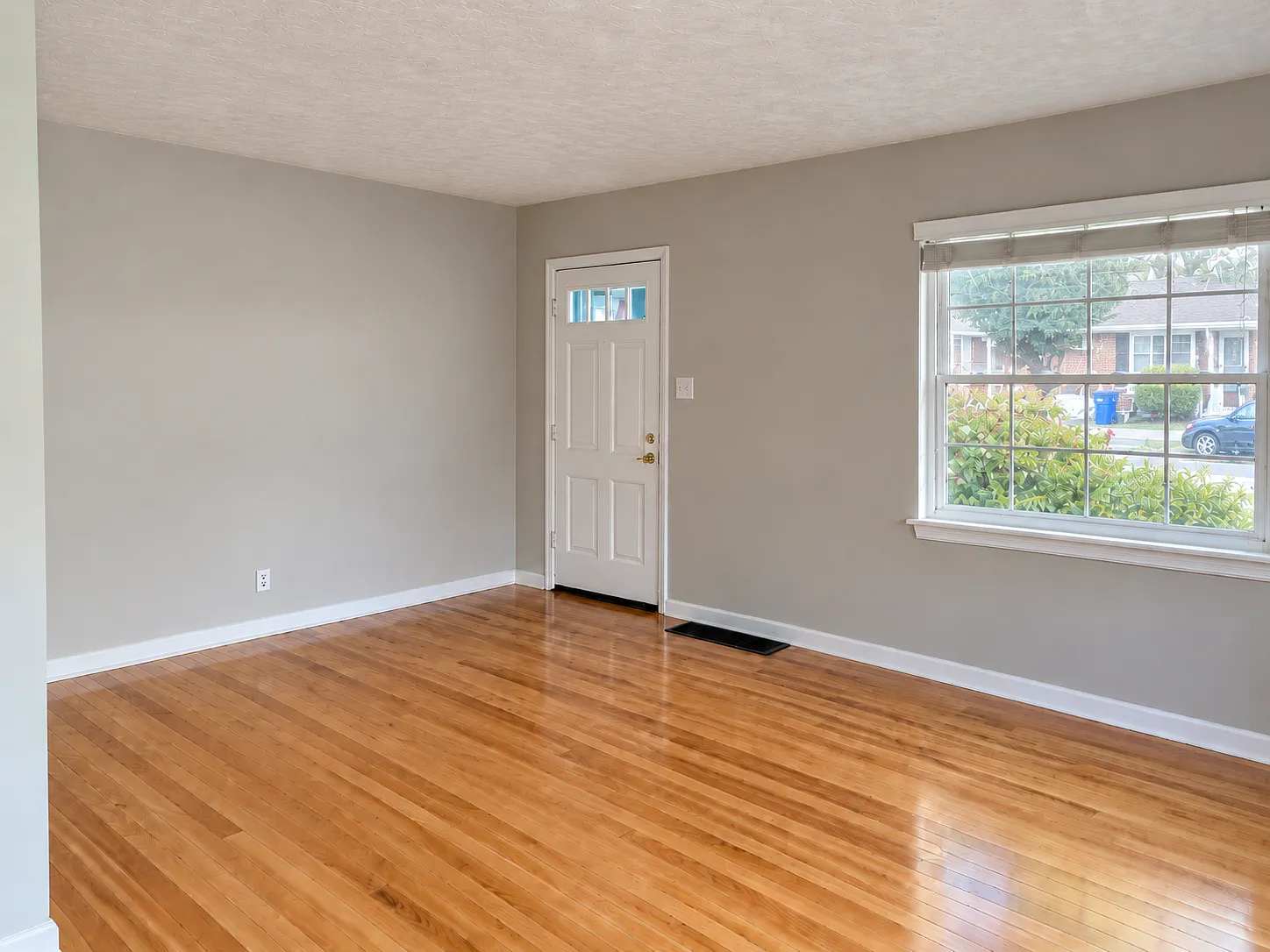 3 bed, 1800 sqft, $3,295 — Photo 1