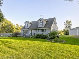 6208 Lake Rd, Millington, MI 48746