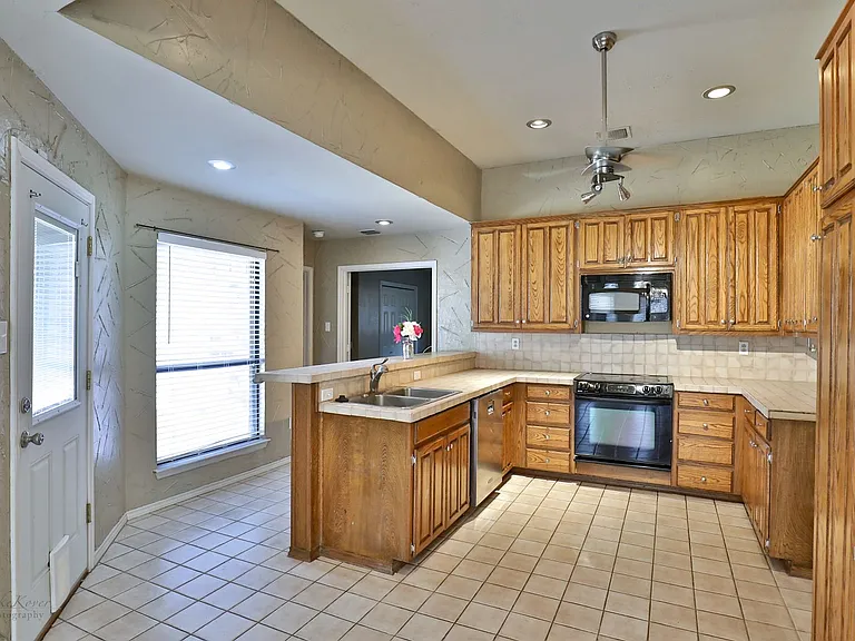 5273 Sherbrooke Ln — Photo 10