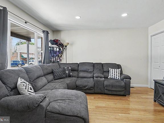 5th image of 139 Clinton St