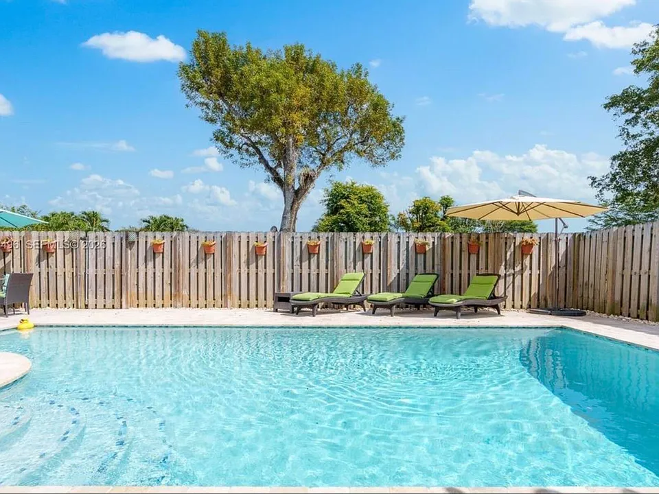 2900 NW 69th Ct