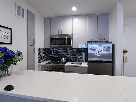 5th image of 141 E 55th St APT 8D