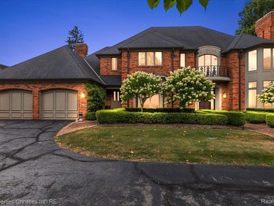 1 Provencal Rd, Grosse Pointe Farms, MI, 48236