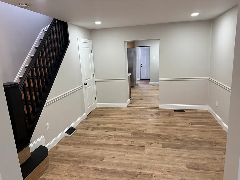 220 W 2nd St — Photo 16
