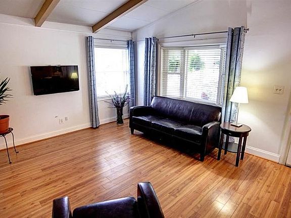 5th image of 2360 Rand Ave