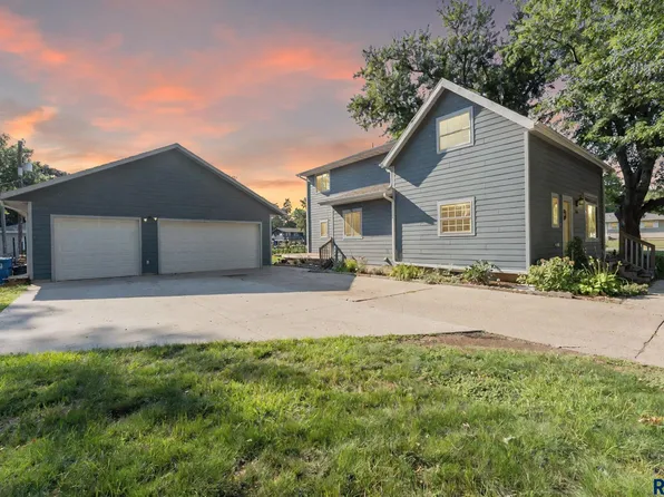 3005 S Hawthorne Ave, Sioux Falls, SD 57105