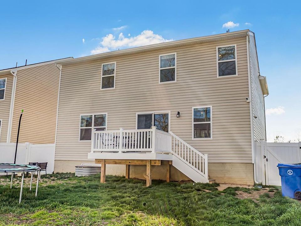 2nd image of 1030 Merry Elm Ln