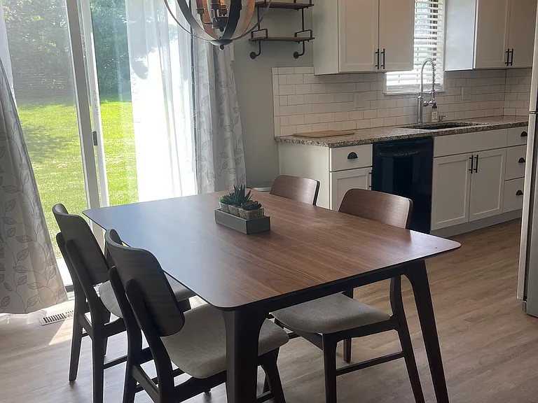 404 NE Highland Ln — Photo 9