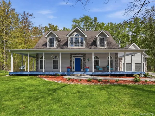 5790 Roberts Rd, Cottrellville, MI 48039